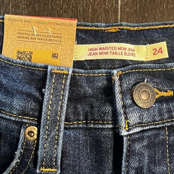 Levi’s Size 24 x 29 High Waisted Mom Dark Wash Tapered Leg Woman’s Jeans NWT - Picture 7 of 13